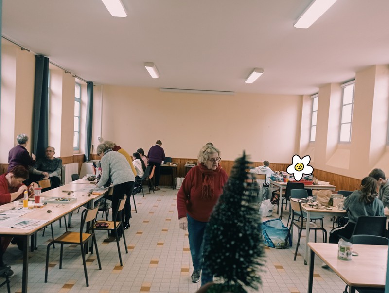 atelier créatif et espace partagé entre les seniors et les jeunes