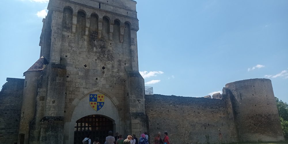 Coin seniors : sortie au château de Druyes-les-Belles-Fontaines